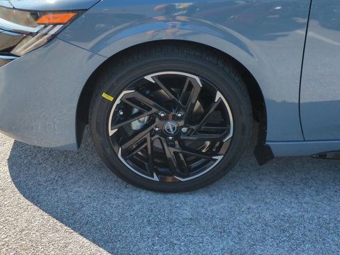 New 2026 Nissan Sentra SR w/ SR Premium Package FWD image 11