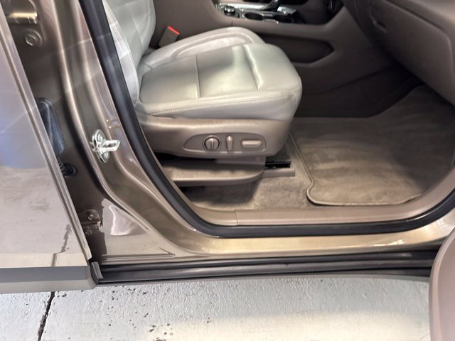 Used 2020 Chevrolet Traverse LT w/ LT Premium Package FWD image 18