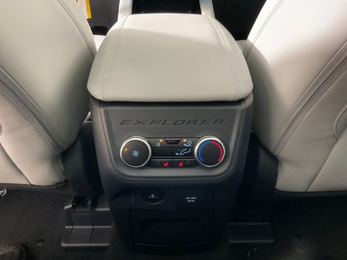 New 2026 Ford Explorer Platinum AWD/4WD image 18