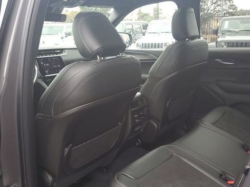 New 2025 Jeep Grand Cherokee Altitude image 16