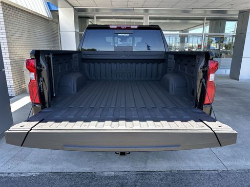 Used 2024 Chevrolet Silverado 1500 High Country w/ High Country Premium Package AWD/4WD image 34