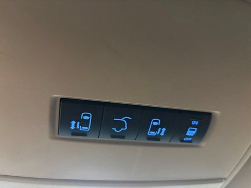 Used 2015 Dodge Grand Caravan SXT w/ UConnect Hands-Free Group FWD image 14