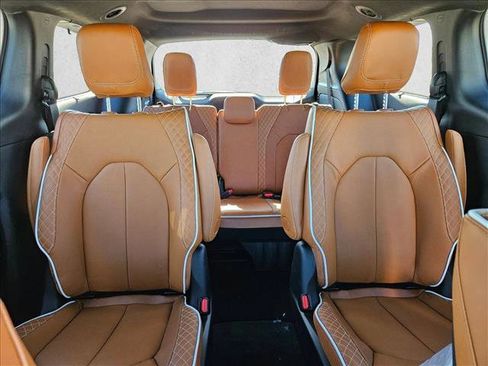 New 2026 Chrysler Pacifica Pinnacle FWD image 14