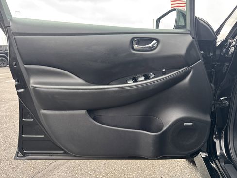 Used 2019 Nissan Leaf SL w/ SL Technology Package FWD image 17