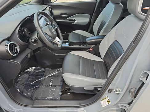 Used 2024 Nissan Kicks SR w/ SR Premium Package FWD image 18