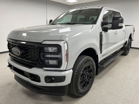 Used 2025 Ford F350 Lariat w/ Lariat Ultimate Package AWD/4WD image 4
