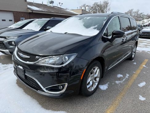 Used 2018 Chrysler Pacifica Touring-L Plus image 5
