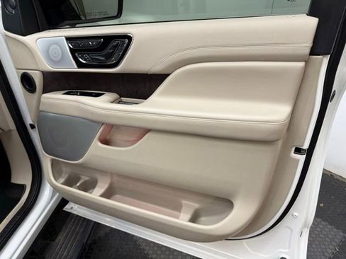 Used 2021 Lincoln Navigator Reserve w/ Luxury Package image 39