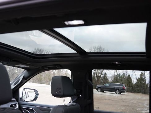 Certified 2024 Chevrolet Tahoe Z71 w/ Luxury Package image 5