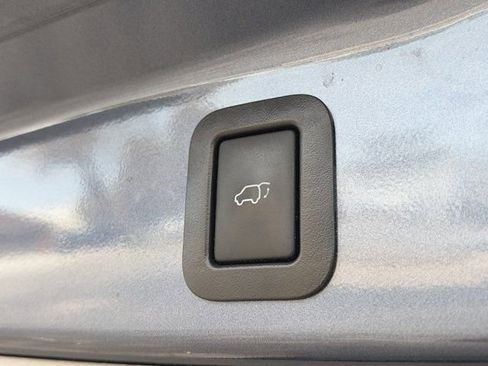 Used 2019 Toyota Highlander Limited Platinum image 7