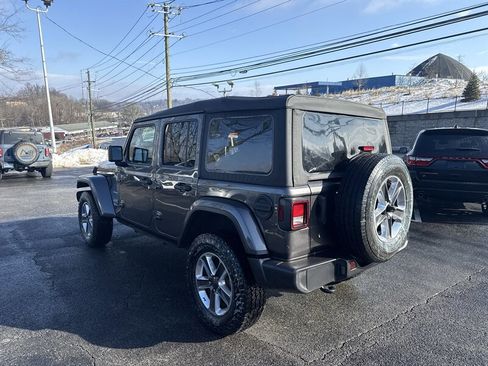 Used 2019 Jeep Wrangler Unlimited Sahara image 4