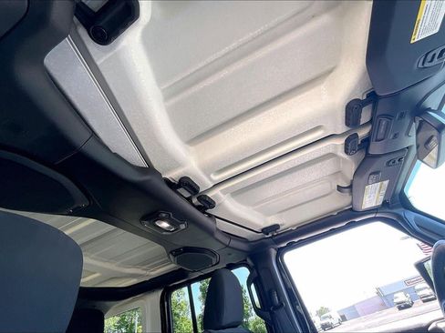 Used 2018 Jeep Wrangler Unlimited Sahara w/ Uconnect 4C Nav & Sound Group AWD/4WD image 29