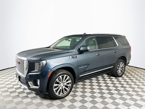 Used 2021 GMC Yukon Denali w/ Denali Premium Package image 3