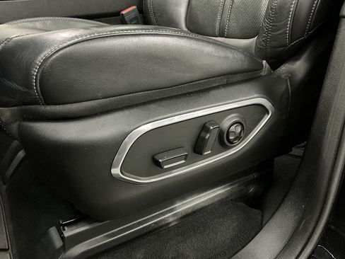 Used 2022 Jeep Wagoneer Series II w/ Premium Group I AWD/4WD image 16