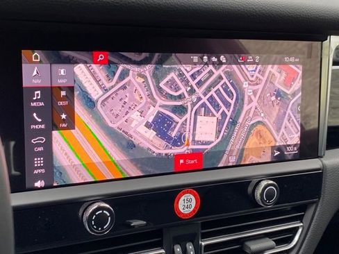 Certified 2024 Porsche Macan image 10