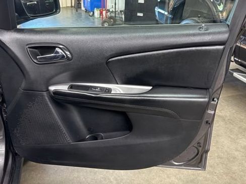Used 2020 Dodge Journey SE w/ SE Popular Equipment Group FWD image 17