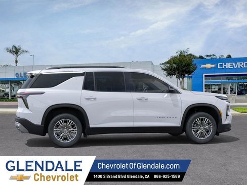 New 2026 Chevrolet Traverse LT w/ LPO, Floor Liner Package FWD image 5