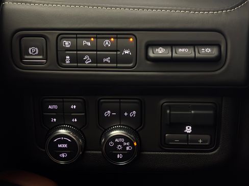 Used 2023 GMC Yukon XL Denali Ultimate w/ LPO, Floor Liner Package AWD/4WD image 30