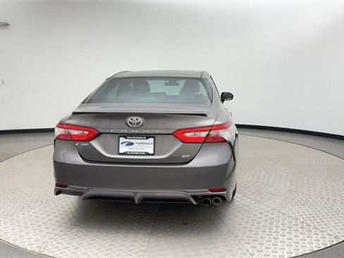 Used 2018 Toyota Camry LE image 3