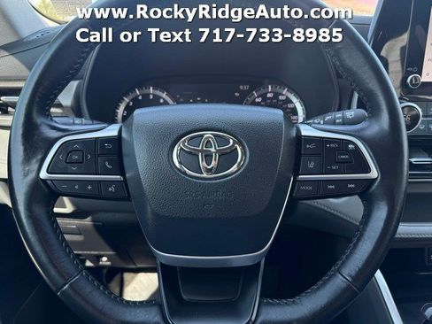 Used 2023 Toyota Highlander LE AWD/4WD image 14