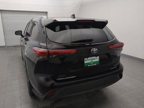 Used 2021 Toyota Highlander XLE image 6