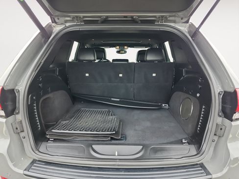 Used 2019 Jeep Grand Cherokee Altitude AWD/4WD image 16
