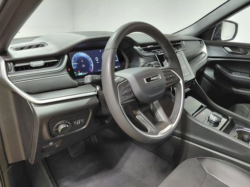 Used 2025 Jeep Grand Cherokee Altitude AWD/4WD image 26