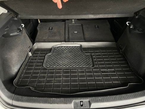 Used 2017 Volkswagen e-Golf SEL Premium image 30