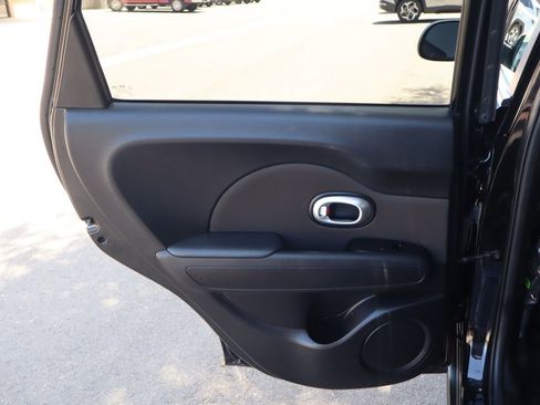 Used 2016 Kia Soul FWD image 24