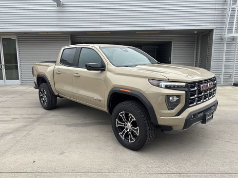 Used 2023 GMC Canyon AT4 w/ AT4 Premium Package AWD/4WD image 3