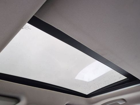 Used 2021 Nissan Rogue SL w/ Premium Package image 18