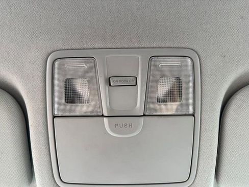 Used 2016 Hyundai Elantra SE image 27