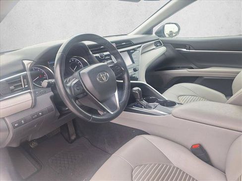 Used 2018 Toyota Camry SE FWD image 9