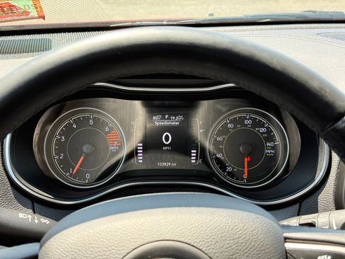 Used 2019 Jeep Cherokee Latitude Plus w/ Comfort/Convenience Group image 20