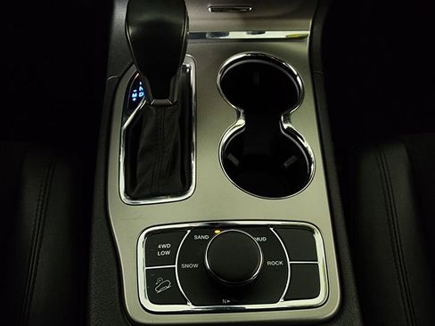 Used 2022 Jeep Grand Cherokee Laredo X image 24