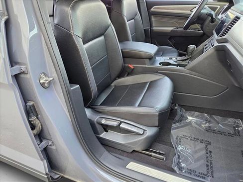 Used 2021 Volkswagen Atlas Cross Sport SE w/ Panoramic Sunroof Package image 21