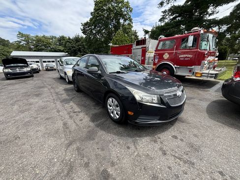 Used 2012 Chevrolet Cruze LS w/ Connectivity Package FWD image 2