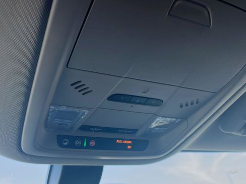 Used 2019 Buick Enclave Essence AWD/4WD image 18