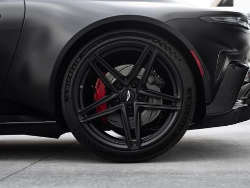 Used 2025 Aston Martin V8 Vantage Coupe image 16