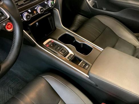 Used 2020 Honda Accord Touring image 16
