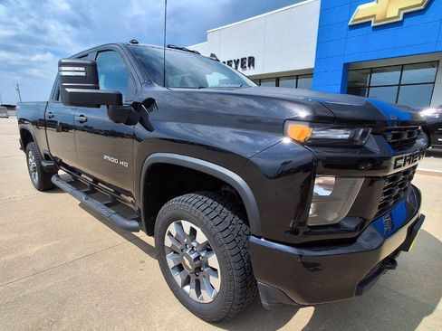 Used 2023 Chevrolet Silverado 2500 Custom w/ Custom Value Package AWD/4WD image 2