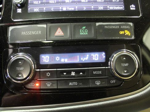 Used 2018 Mitsubishi Outlander GT AWD/4WD image 17
