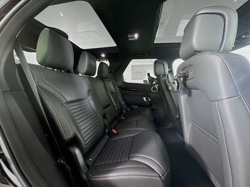 New 2025 Land Rover Discovery S image 27