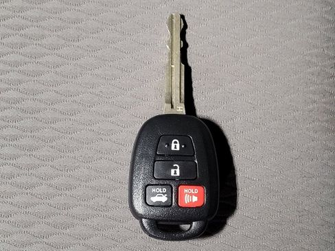 Used 2019 Toyota Corolla LE image 32