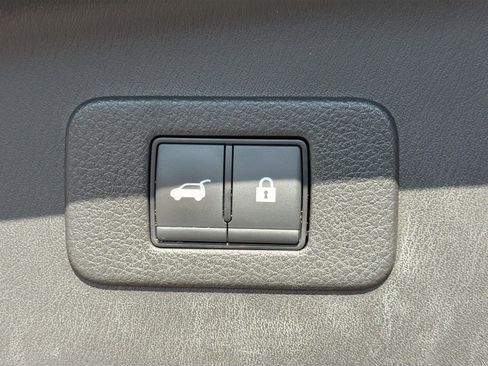 Used 2023 Nissan Armada SL w/ Captain's Chairs Package image 12