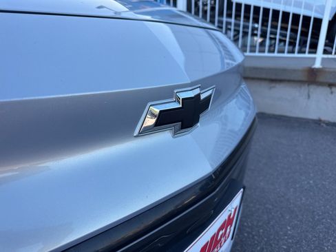 Used 2022 Chevrolet Bolt EUV LT w/ Convenience Package image 11