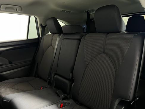 Used 2023 Toyota Highlander LE image 22