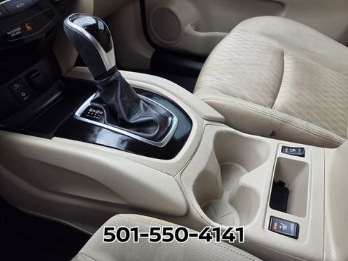 Used 2017 Nissan Rogue SV w/ SV Premium Package image 26