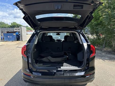 Used 2023 GMC Terrain SLE w/ Driver Convenience Package FWD image 21