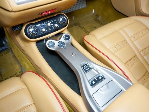 Used 2012 Ferrari California image 38